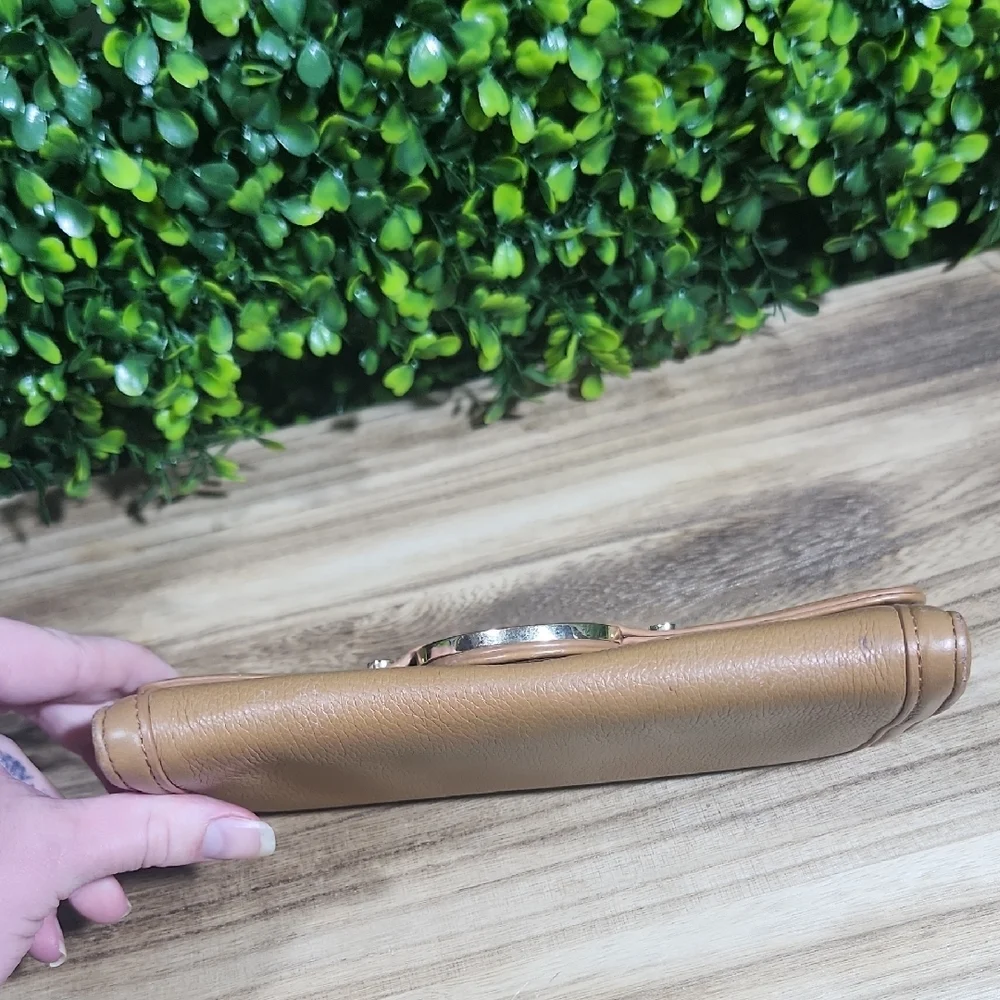 Tory Burch Tan Continental Wallet With Snap Closure - Picture 13 of 17